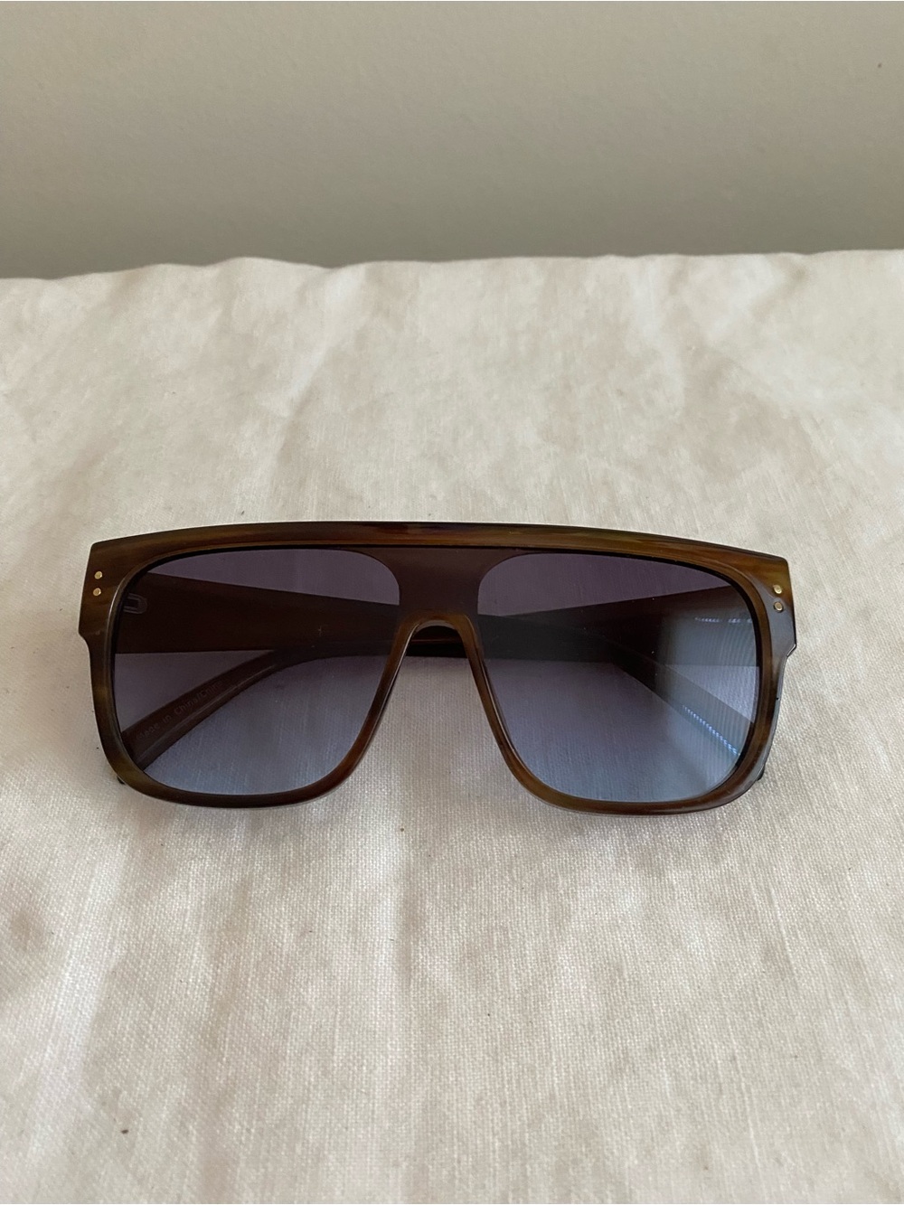 Anthropologie Brown Tortoiseshell Shield Sunglasses with Gradient Smoke Lenses - Picture 2 of 16